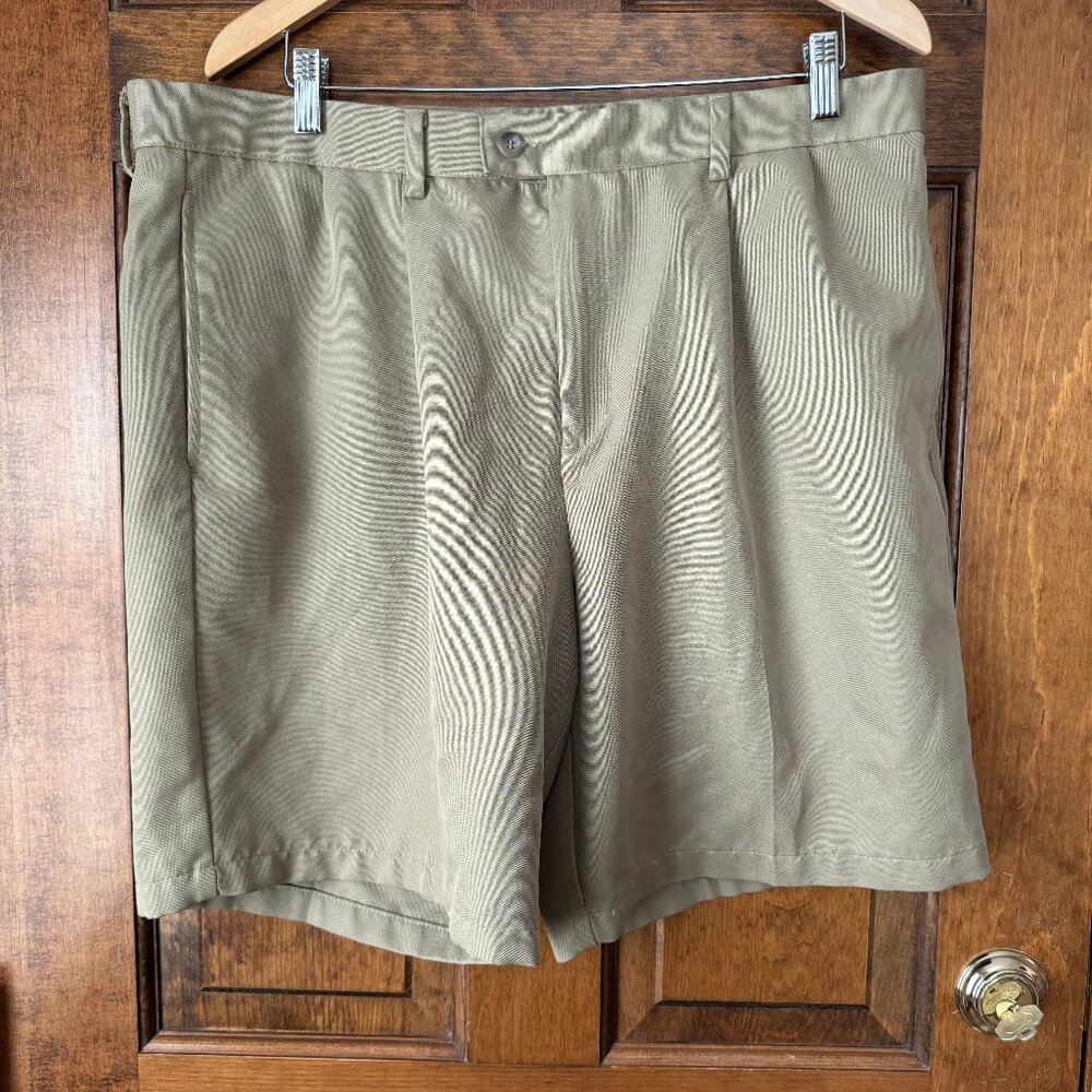 #1 Dockers Tan Pleated Front Shorts Size 38W
